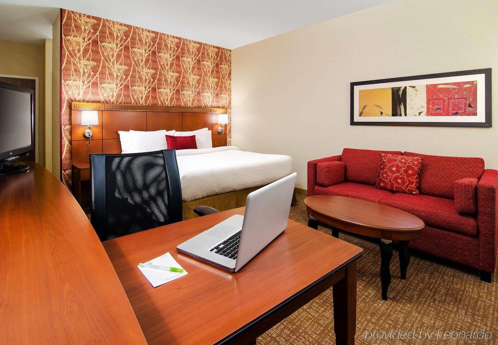 Hotel Courtyard Charlotte Arrowood Zewnętrze zdjęcie